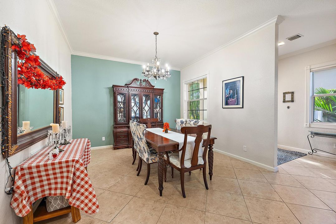 На продажу: $729,000 (5 спален, 4 ванн, 3380 Квадратных фут)