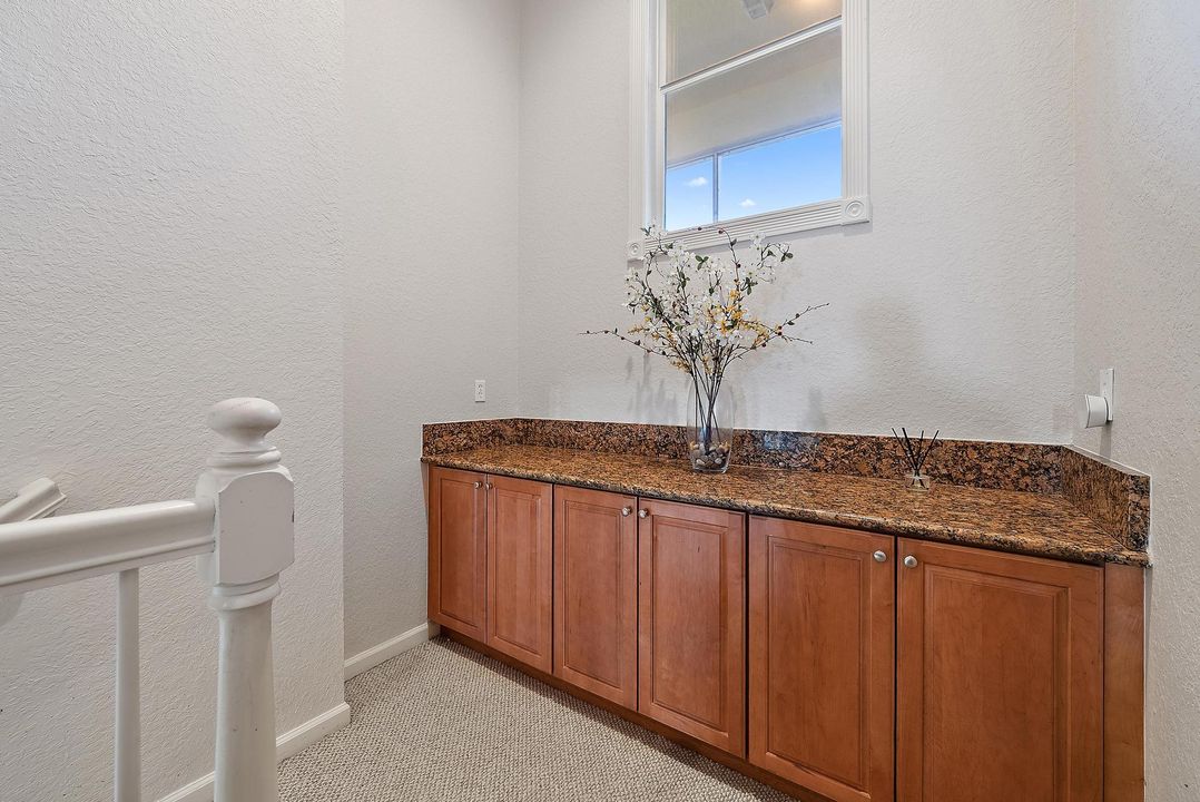 На продажу: $729,000 (5 спален, 4 ванн, 3380 Квадратных фут)