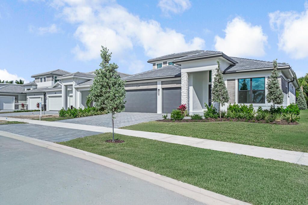 For Sale: $1,639,990 (3 beds, 4 baths, 2998 Square Feet)