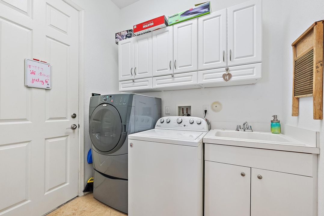 На продажу: $729,000 (5 спален, 4 ванн, 3380 Квадратных фут)