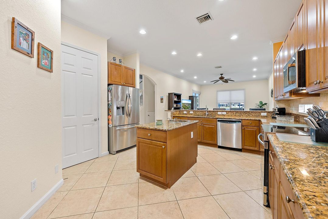 На продажу: $729,000 (5 спален, 4 ванн, 3380 Квадратных фут)