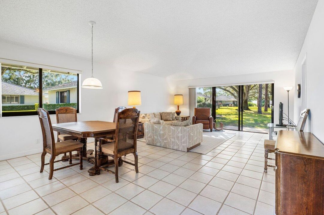 For Sale: $450,000 (2 beds, 2 baths, 1135 Square Feet)