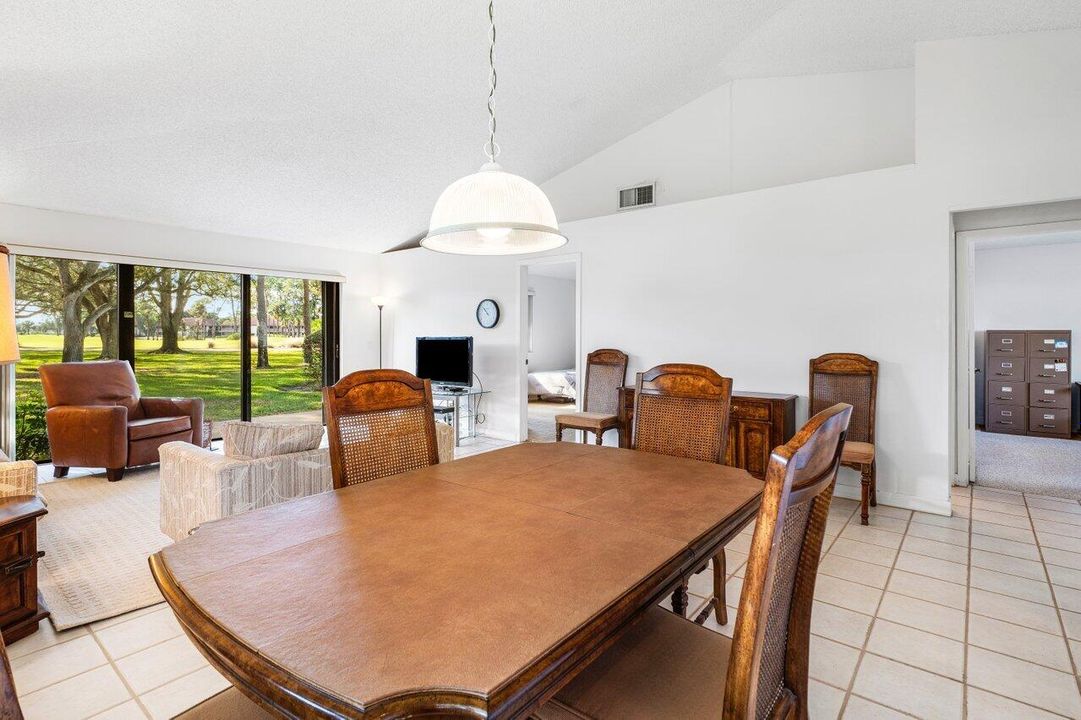 For Sale: $450,000 (2 beds, 2 baths, 1135 Square Feet)