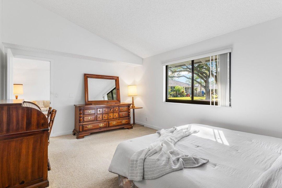 For Sale: $450,000 (2 beds, 2 baths, 1135 Square Feet)