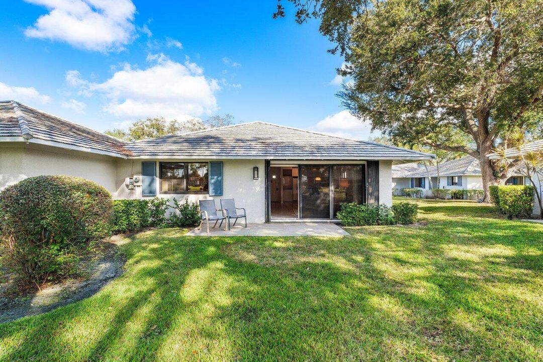 For Sale: $450,000 (2 beds, 2 baths, 1135 Square Feet)