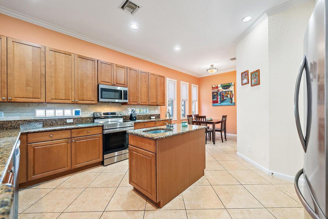 На продажу: $729,000 (5 спален, 4 ванн, 3380 Квадратных фут)