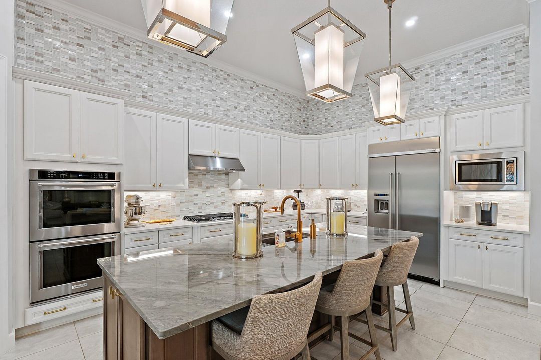 На продажу: $2,595,000 (4 спален, 4 ванн, 3919 Квадратных фут)