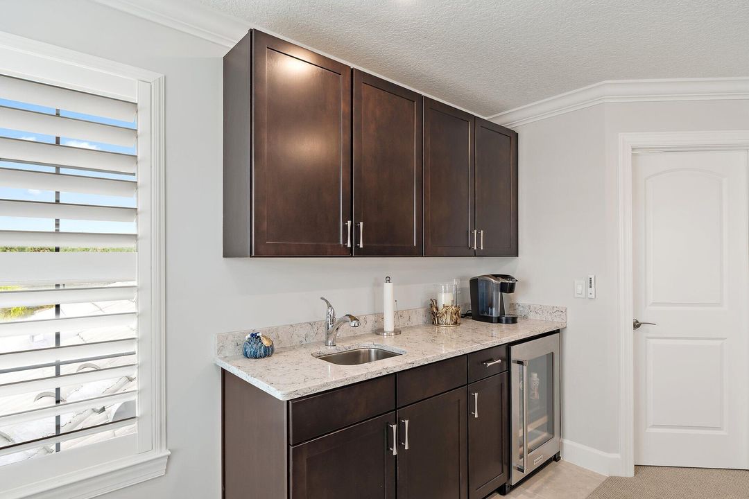 На продажу: $2,595,000 (4 спален, 4 ванн, 3919 Квадратных фут)