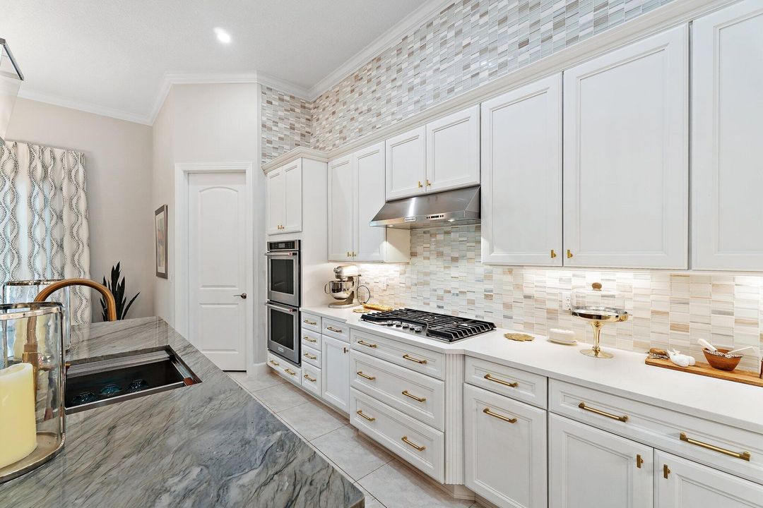 На продажу: $2,595,000 (4 спален, 4 ванн, 3919 Квадратных фут)