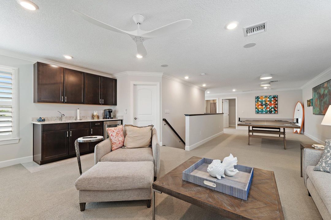 На продажу: $2,595,000 (4 спален, 4 ванн, 3919 Квадратных фут)