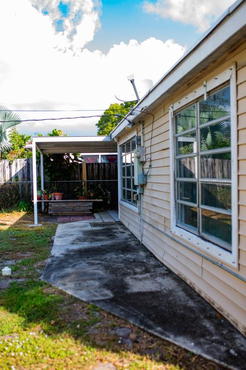 待售: $335,000 (2 贝兹, 1 浴室, 940 平方英尺)