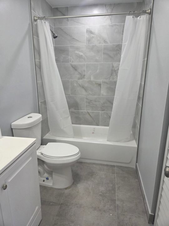 Activo con contrato: $2,350 (3 camas, 2 baños, 1600 Pies cuadrados)