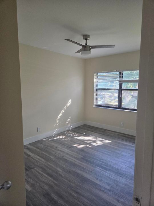 Activo con contrato: $2,350 (3 camas, 2 baños, 1600 Pies cuadrados)