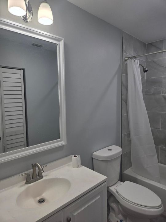 Activo con contrato: $2,350 (3 camas, 2 baños, 1600 Pies cuadrados)