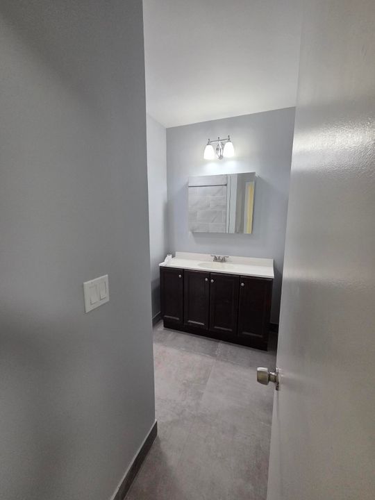 Activo con contrato: $2,350 (3 camas, 2 baños, 1600 Pies cuadrados)