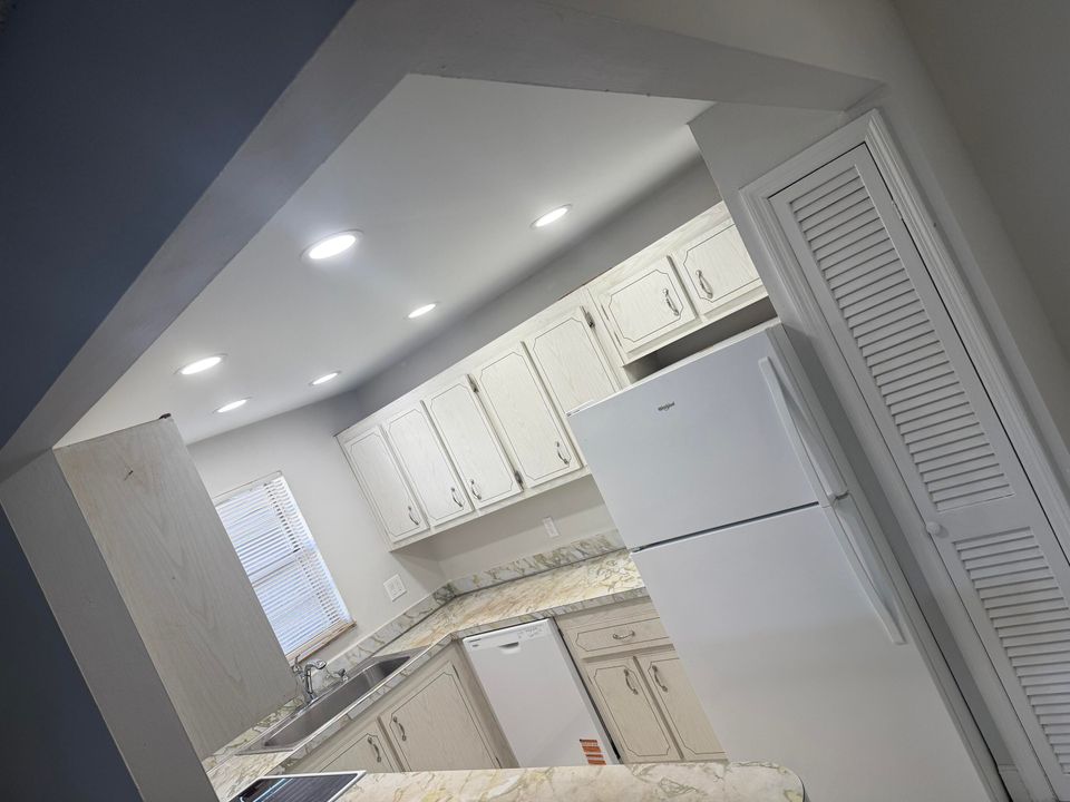 For Rent: $1,775 (1 beds, 1 baths, 729 Square Feet)