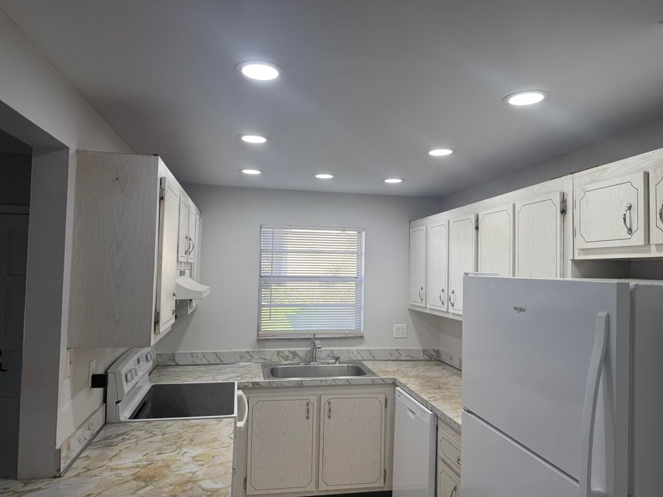 For Rent: $1,775 (1 beds, 1 baths, 729 Square Feet)