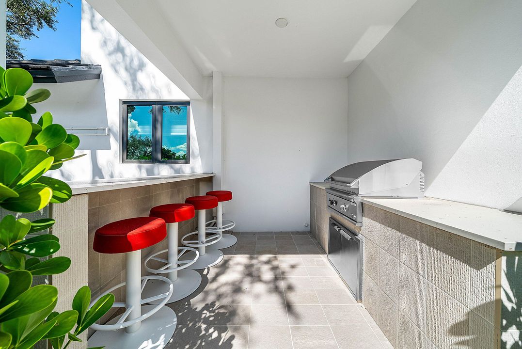 На продажу: $3,499,000 (3 спален, 3 ванн, 4737 Квадратных фут)