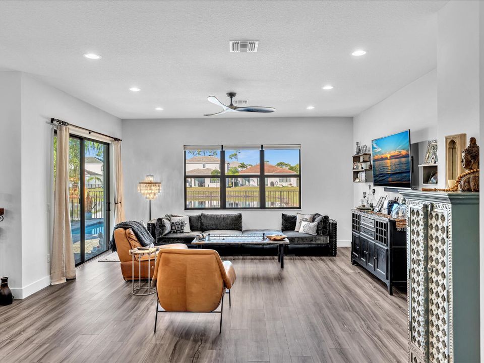 待售: $875,000 (3 贝兹, 2 浴室, 2105 平方英尺)