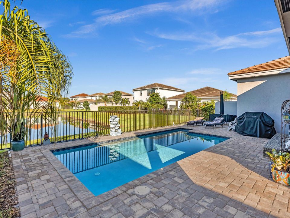 待售: $875,000 (3 贝兹, 2 浴室, 2105 平方英尺)