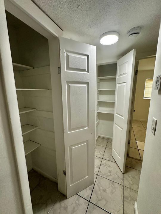 For Rent: $1,900 (2 beds, 1 baths, 773 Square Feet)