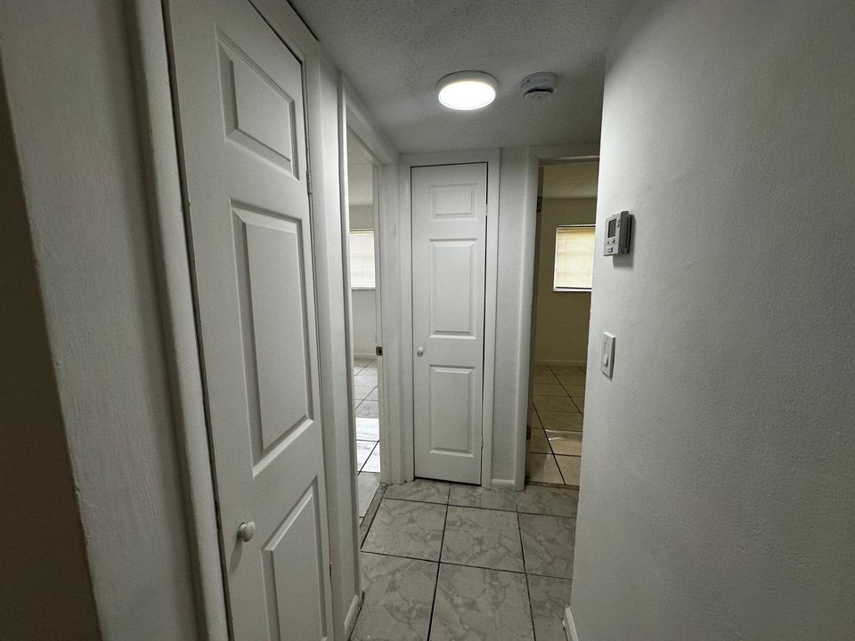 For Rent: $1,900 (2 beds, 1 baths, 773 Square Feet)