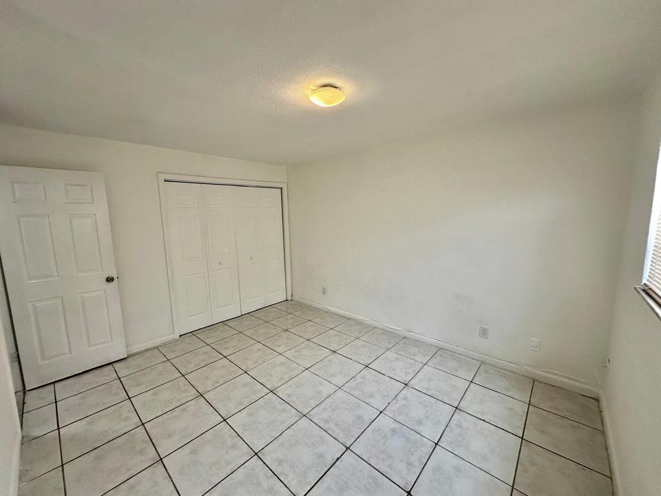 For Rent: $1,900 (2 beds, 1 baths, 773 Square Feet)