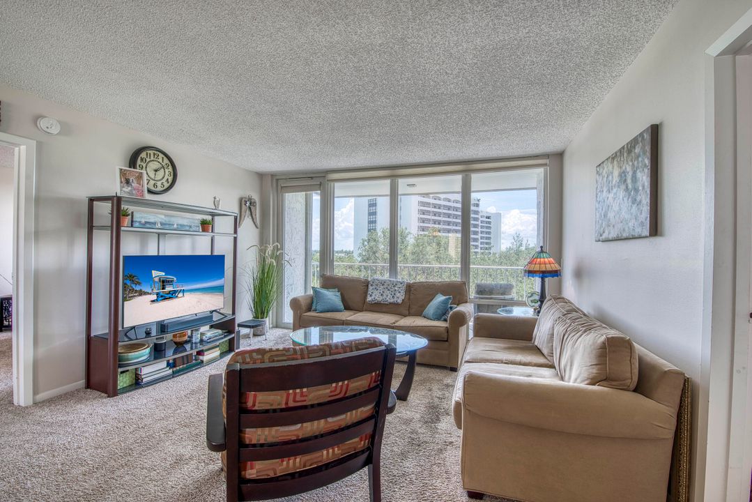 待售: $319,000 (2 贝兹, 2 浴室, 1160 平方英尺)