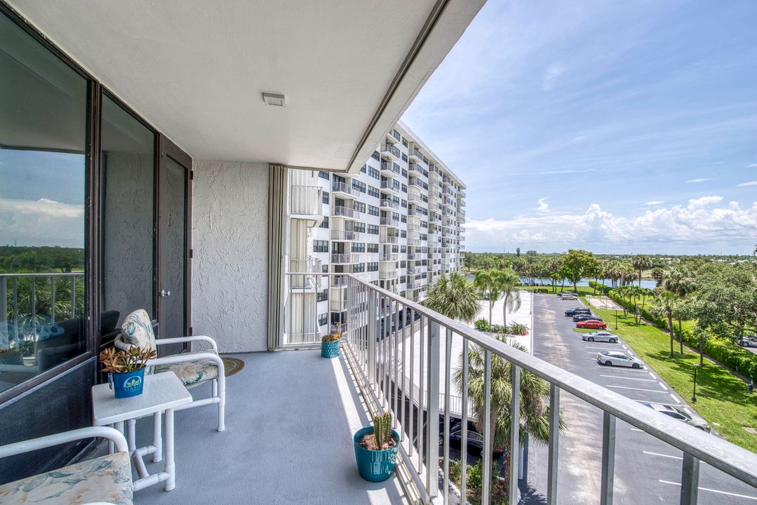 待售: $319,000 (2 贝兹, 2 浴室, 1160 平方英尺)