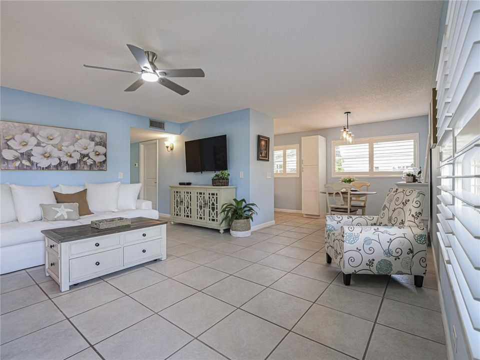 For Sale: $175,900 (2 beds, 2 baths, 1251 Square Feet)