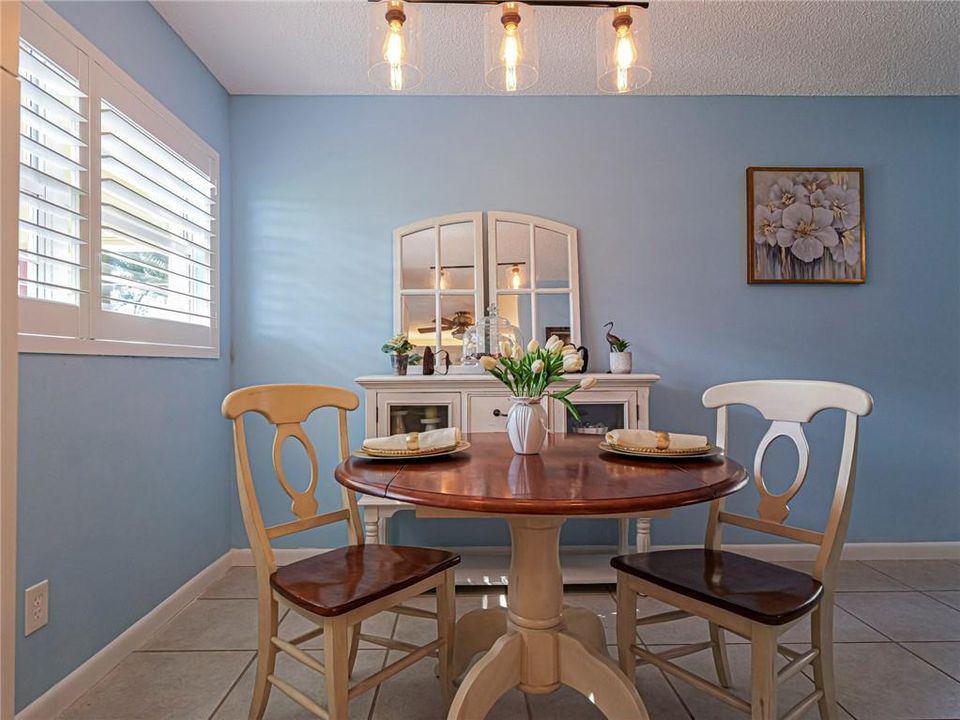 For Sale: $175,900 (2 beds, 2 baths, 1251 Square Feet)