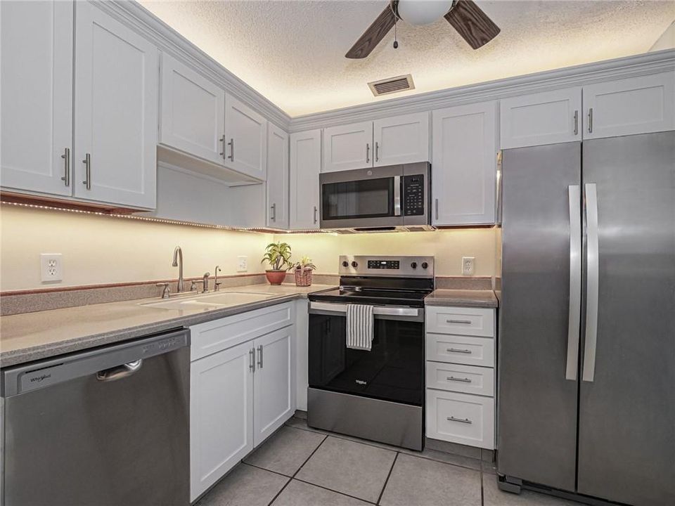 For Sale: $175,900 (2 beds, 2 baths, 1251 Square Feet)