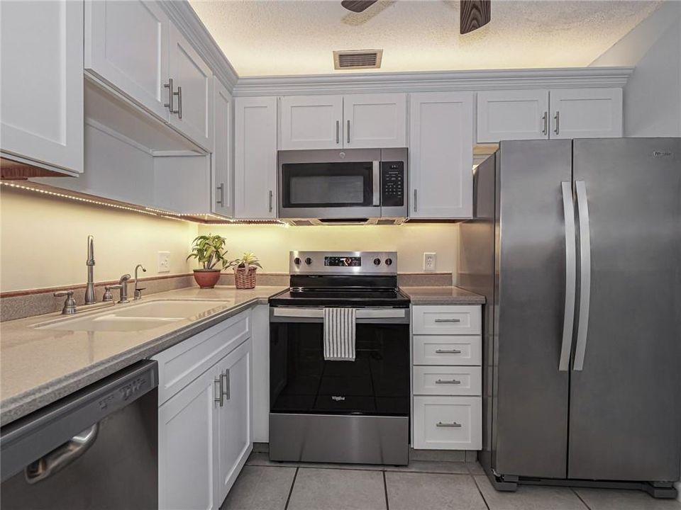 For Sale: $175,900 (2 beds, 2 baths, 1251 Square Feet)