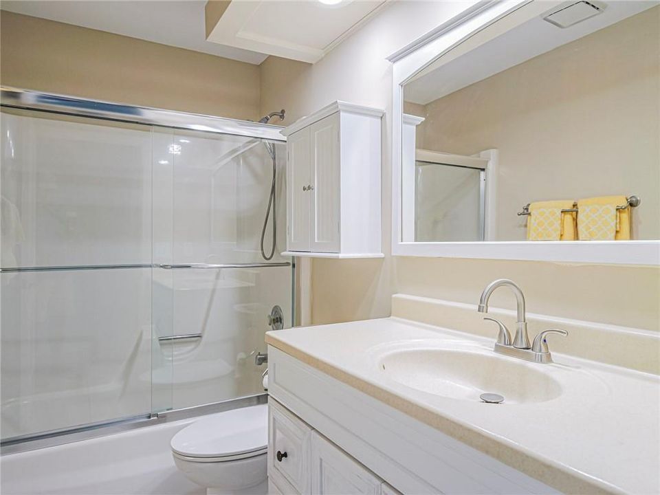 For Sale: $175,900 (2 beds, 2 baths, 1251 Square Feet)