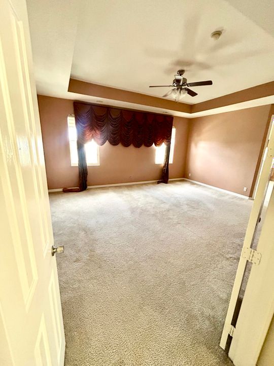 For Sale: $775,000 (6 beds, 4 baths, 3800 Square Feet)