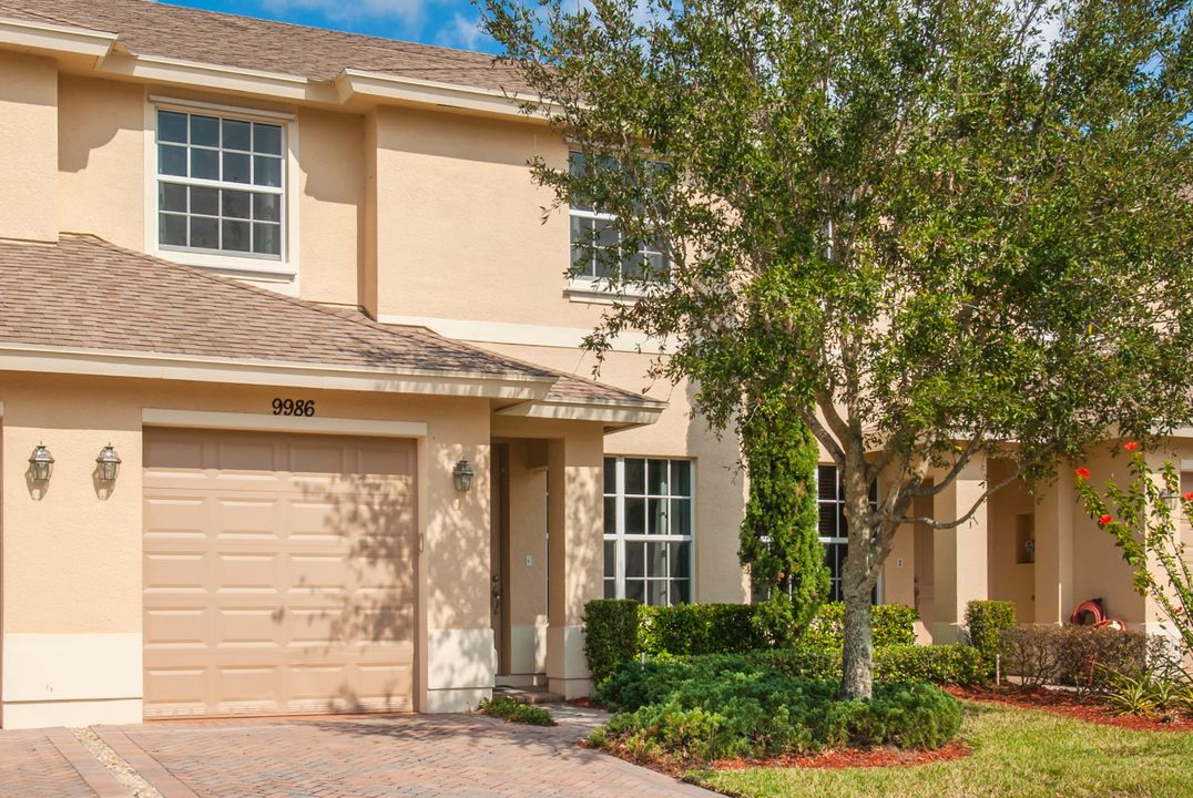 For Rent: $2,100 (3 beds, 2 baths, 900 Square Feet)