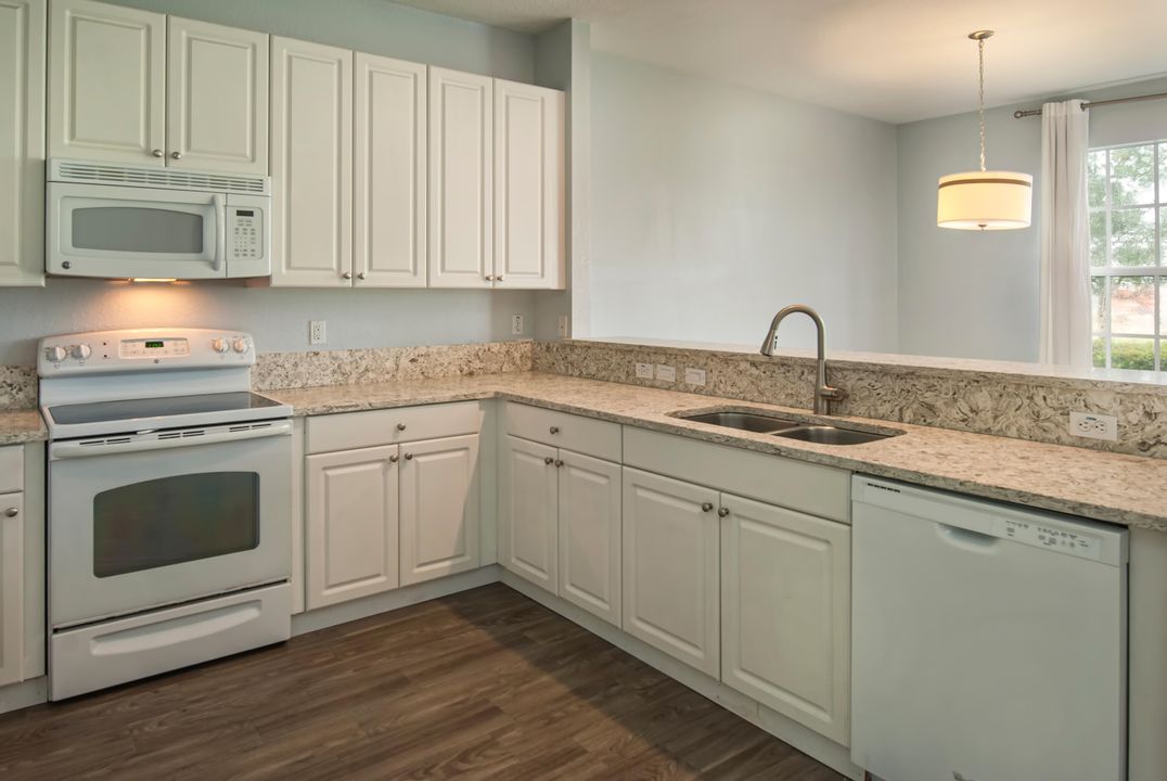 For Rent: $2,100 (3 beds, 2 baths, 900 Square Feet)