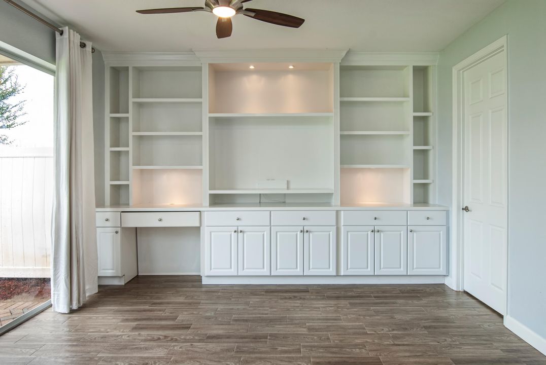 For Rent: $2,100 (3 beds, 2 baths, 900 Square Feet)