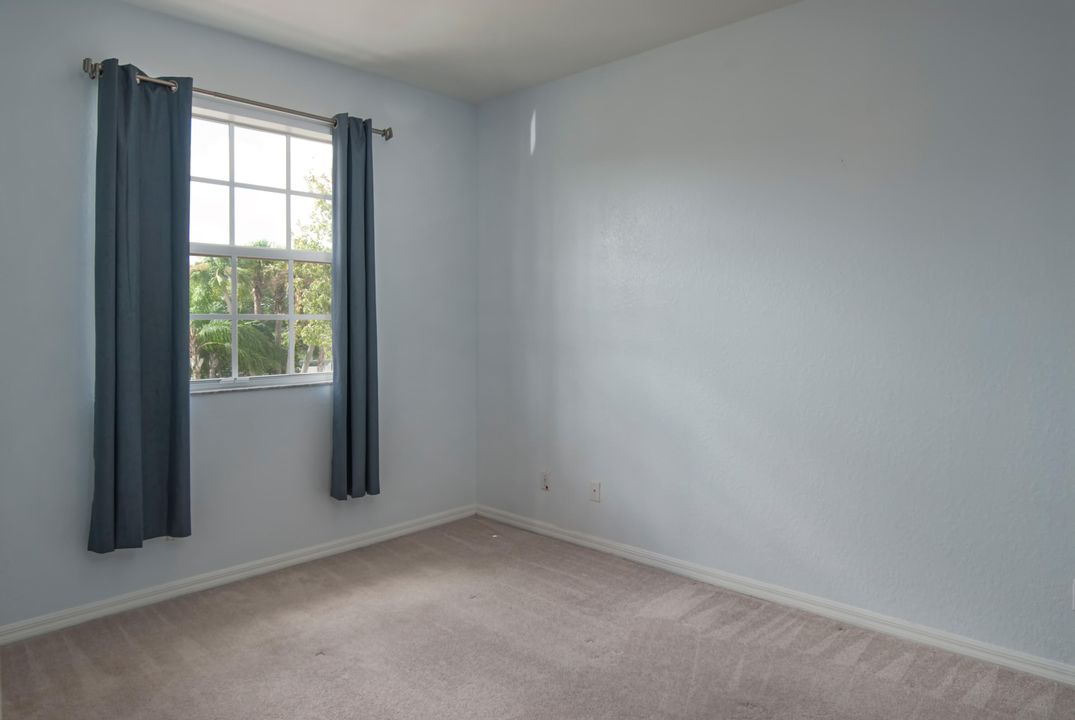 For Rent: $2,100 (3 beds, 2 baths, 900 Square Feet)