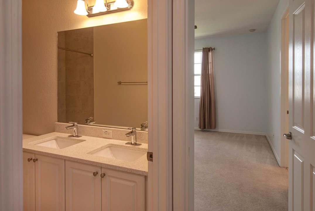 For Rent: $2,100 (3 beds, 2 baths, 900 Square Feet)