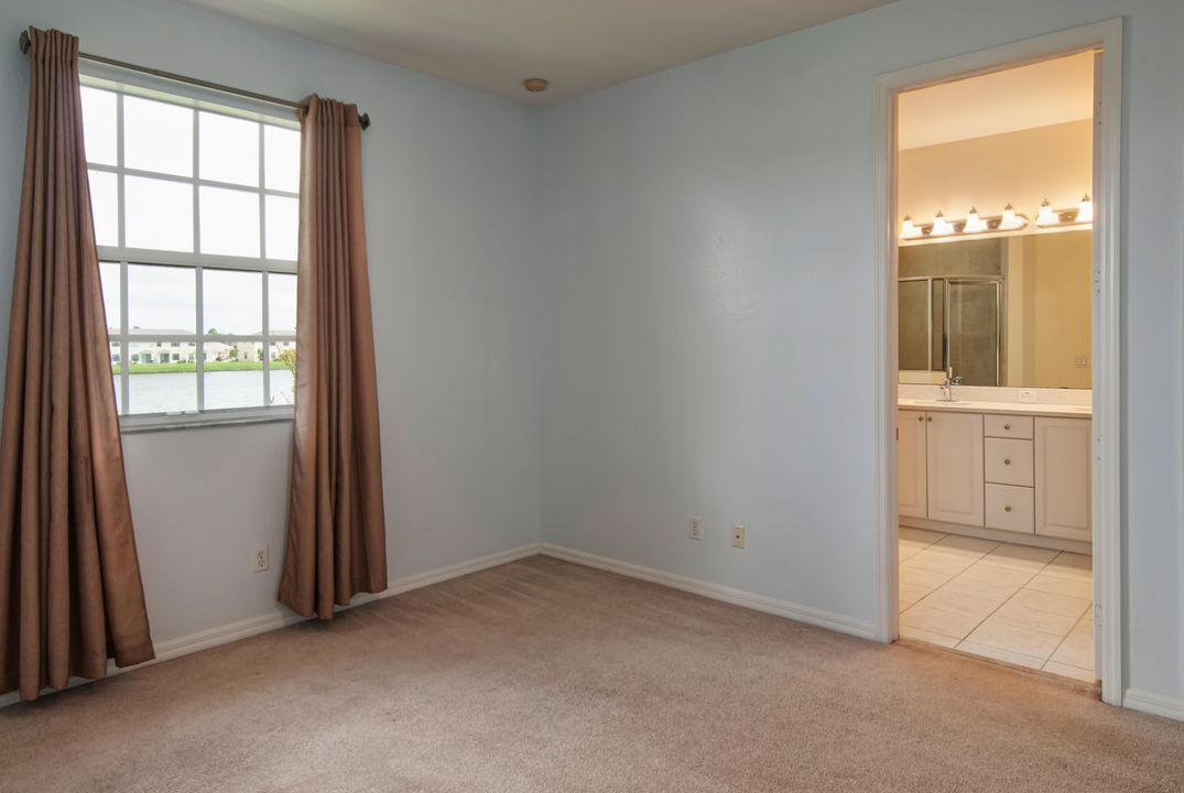 For Rent: $2,100 (3 beds, 2 baths, 900 Square Feet)