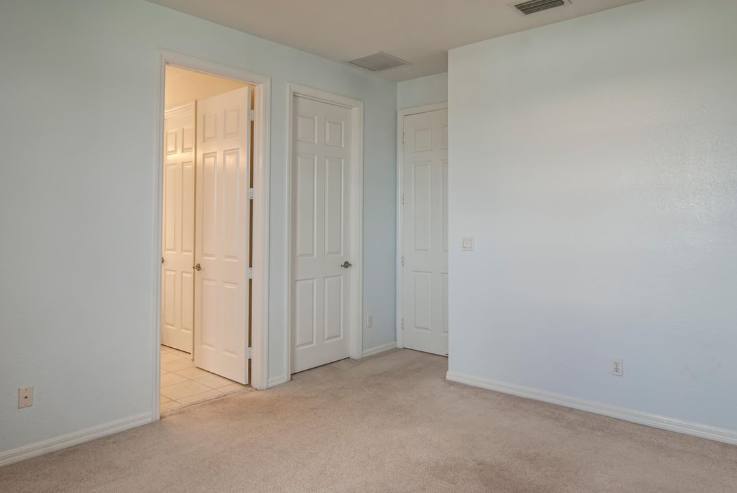 For Rent: $2,100 (3 beds, 2 baths, 900 Square Feet)