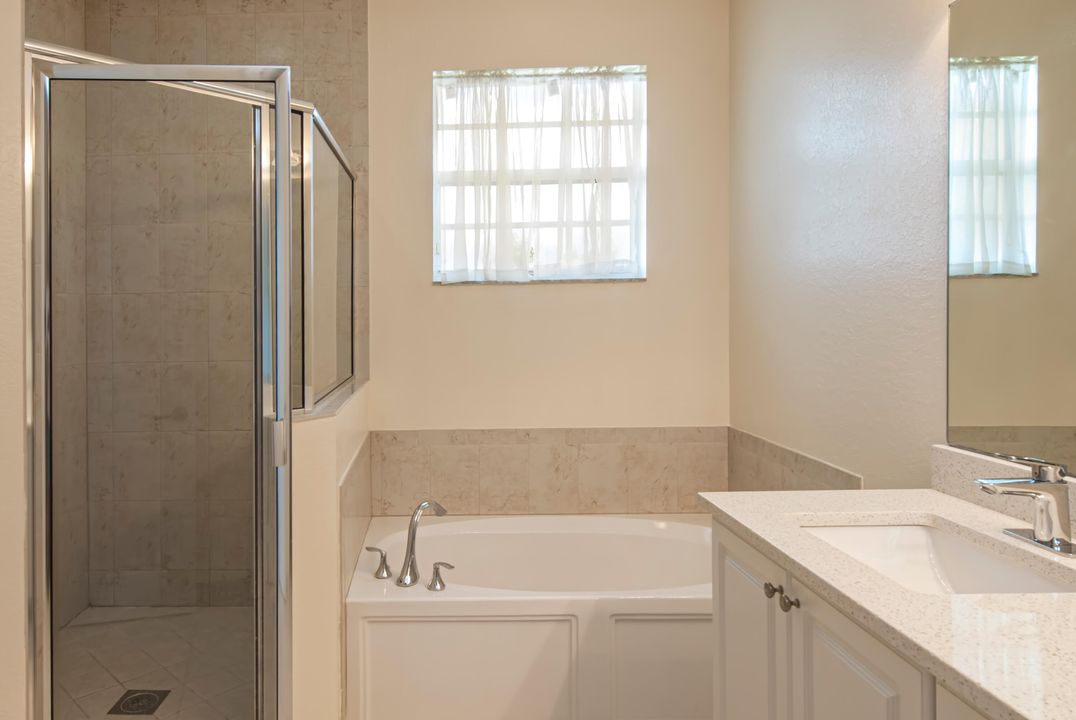 For Rent: $2,100 (3 beds, 2 baths, 900 Square Feet)