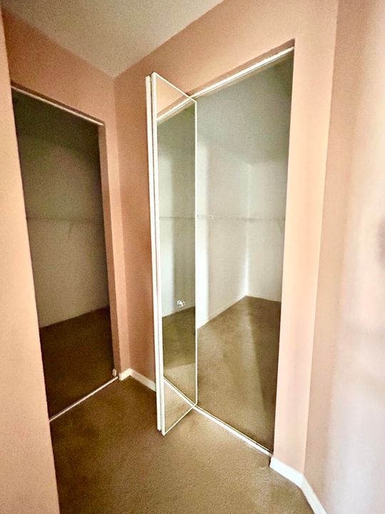 For Sale: $775,000 (6 beds, 4 baths, 3800 Square Feet)