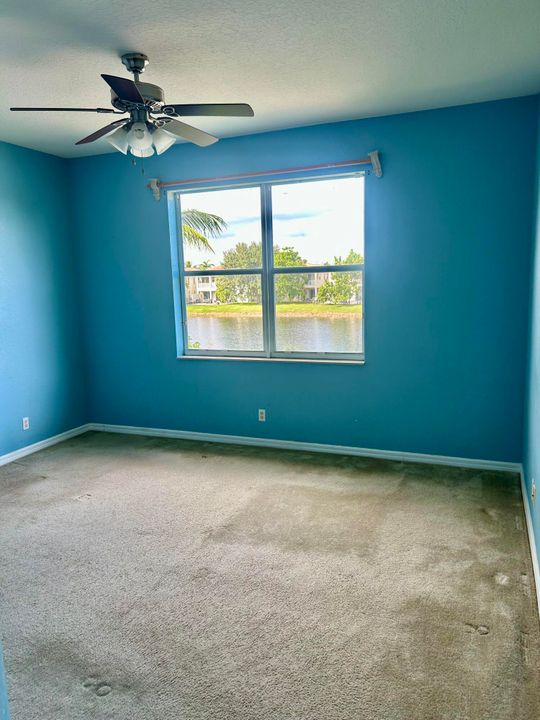 For Sale: $775,000 (6 beds, 4 baths, 3800 Square Feet)