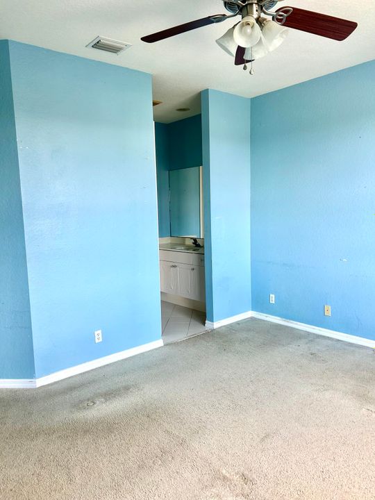 For Sale: $775,000 (6 beds, 4 baths, 3800 Square Feet)