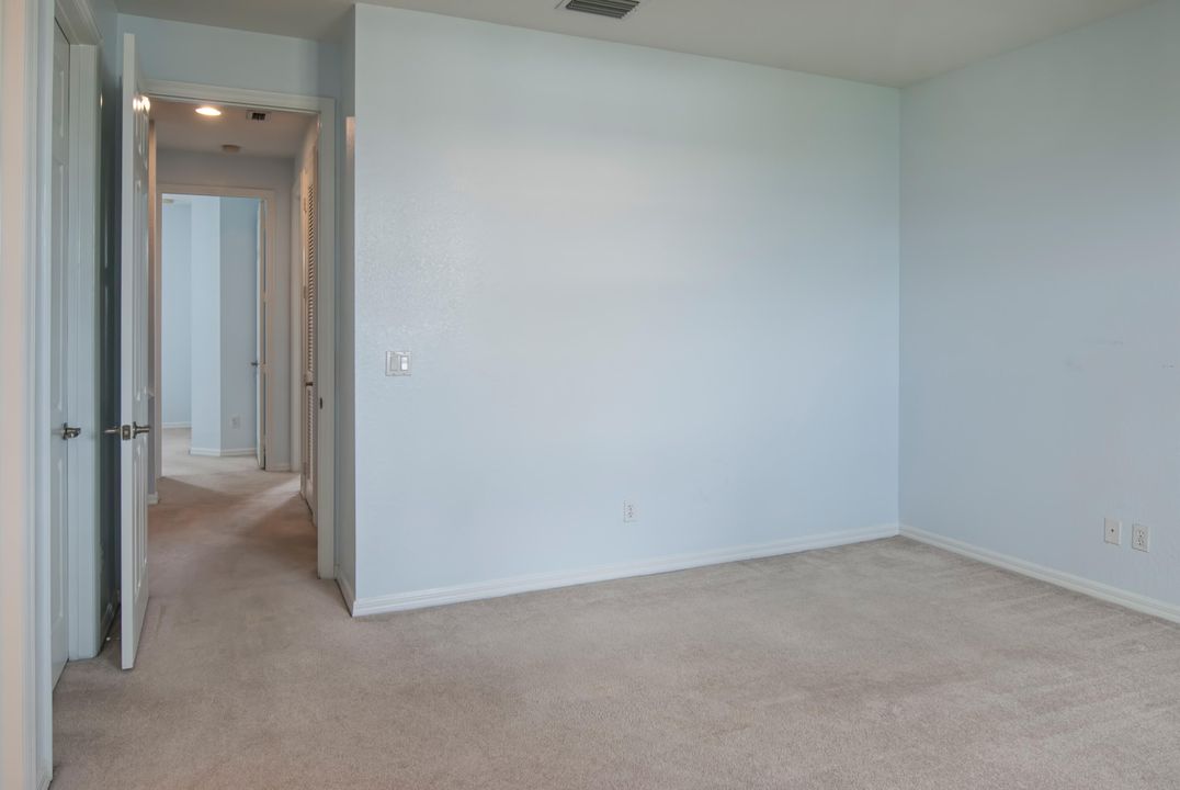 For Rent: $2,100 (3 beds, 2 baths, 900 Square Feet)