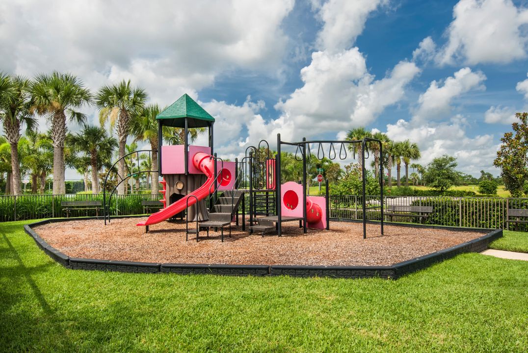 For Rent: $2,100 (3 beds, 2 baths, 900 Square Feet)