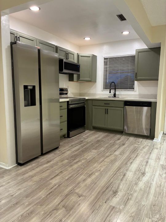 For Sale: $175,000 (2 beds, 2 baths, 775 Square Feet)