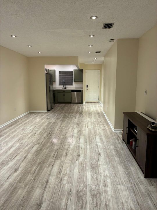 For Sale: $175,000 (2 beds, 2 baths, 775 Square Feet)